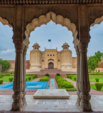 Lahore Fort, Lahore, Pakistan - Mobile Wallpaper 