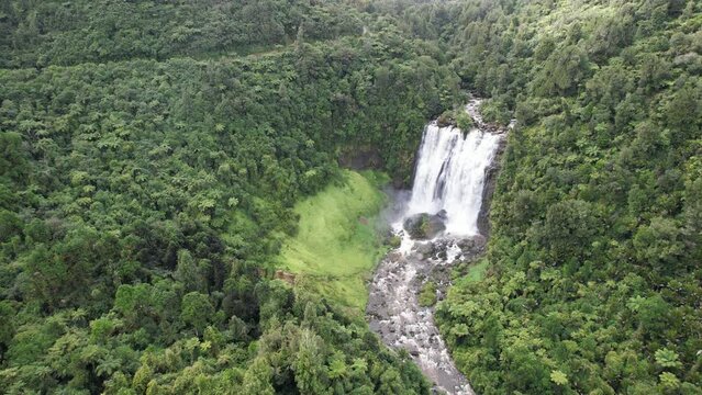 Drone video of Marokopa Falls in New Zeland