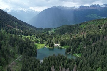 lago di montagna alpi alpino lago dei caprioli 