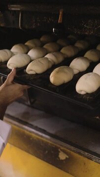 P&atilde;o sendo feito na padaria