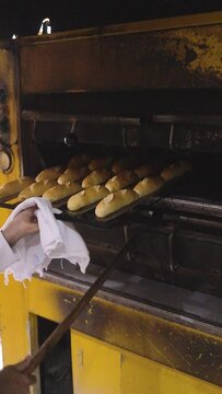 P&atilde;o sendo feito na padaria