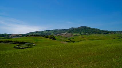 Panorama delle colline di Lajatico, terra natale di Andrea Bocelli presidente del Teatro del Silenzio, parco tematico musicale. ,provincia di pisa,toscana,italia
