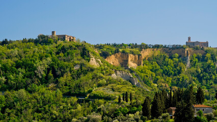 Panorama delle caratteristiche le Balze di Volterra, sporgenze calcaree che caratterizzano il paesaggio nei dintorni di Volterra,provincia di Pisa,Toscana,Italia