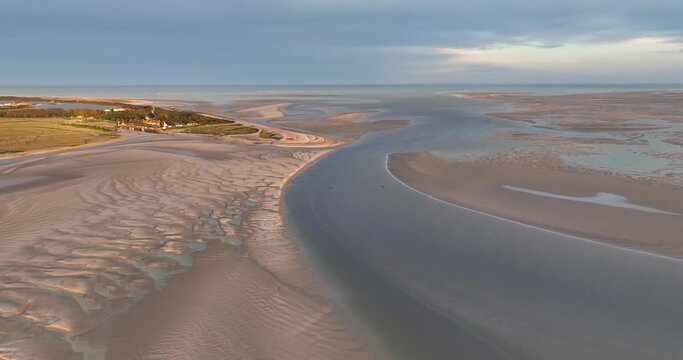 Vue a&eacute;rienne de la Baie de Somme et du Hourdel &agrave; mar&eacute;e basse