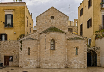 Fototapeta na wymiar old church near the harbor, Bari, Apulia, Italy, March 2024