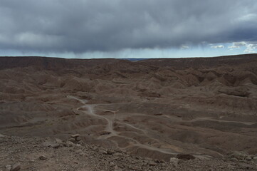 Nuvens sob as trilhas do Deserto de Atacama