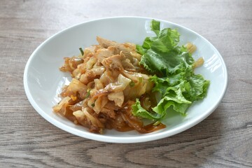 spicy fried large rice noodles with chicken and slice lettuce on plate 
