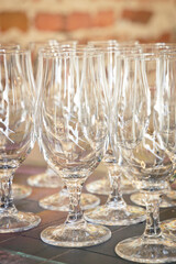 Viele saubere Biergläser