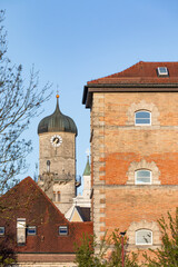 Musikschule mit Kirche Mariä Himmelfahrt Weilheim in Oberbayern