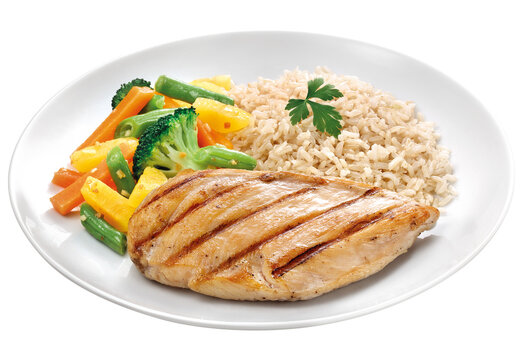 prato com peito de frango grelhado acompanhado de arroz integral e legumes no vapor isolado em fundo transparente
