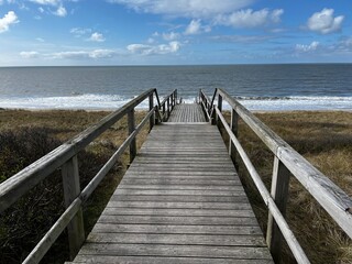 Fototapeta premium Sylt: wooden bridge over the sea 