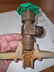 Defects in welds and metal in the chemical industry. Destruction of the thread on the cylinder valve