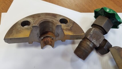 Defects in welds and metal in the chemical industry. Destruction of the thread on the cylinder valve