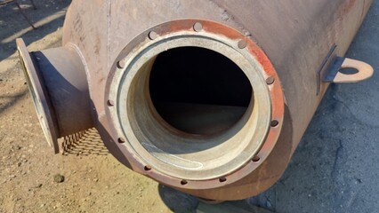 Defects in welds and metal in the chemical industry. Destruction of the thread on the cylinder valve