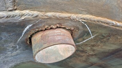 Defects in welds and metal in the chemical industry. Destruction of the thread on the cylinder valve