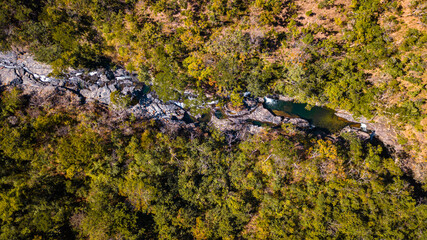Natureza Cachoeiras Árvores Chapada dos Veadeiros Goiás Brasil Paisagem Beleza Cênica Aventura Trilhas Parque Nacional Cerrado Biodiversidade Rios Riachos Flora Brasil Maravilhas Naturais Explorar
