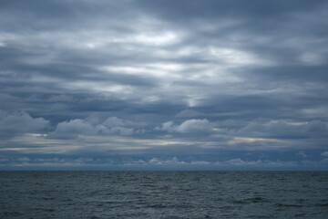 Obraz premium clouds over the sea. Stormy sky over the sea in the evening.