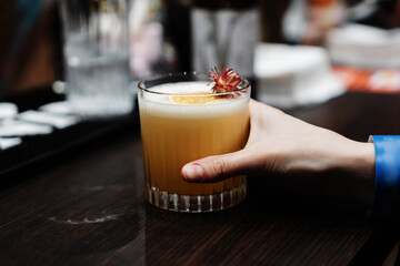 Preparation of a delicious cocktail based on juice and fruit.