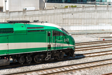 Obraz premium Go Transit engine rolls into rail corridor converging at a major downtown station in Toronto, Canada