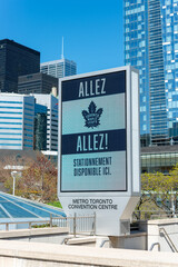 Obraz premium Toronto Maple Leafs in French - led billboard at entrance to Metro Toronto Convention Centre (MTCC) South Building located at 222 Bremner Boulevard
