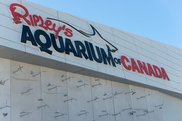 Obraz premium exterior sign at Ripley's Aquarium of Canada located at 288 Bremner Boulevard in Toronto (featuring installation art by Michael Awad and David Rokeby