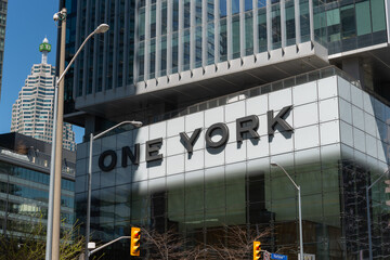 Obraz premium exterior facade and sign of One York Street, a condominium complex, and nearby buildings in downtown Toronto, Canada