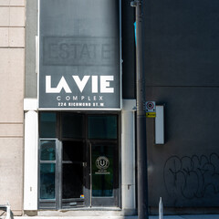 Obraz premium ghost/exterior facade and sign of the now closed La Vie Complex, a club, located at 224 Richmond Street West in Toronto, Canada