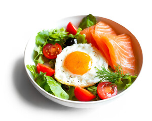 目玉焼きとサーモンと野菜の朝食プレート　白背景の切り抜き