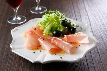 生ハムとオリーブ