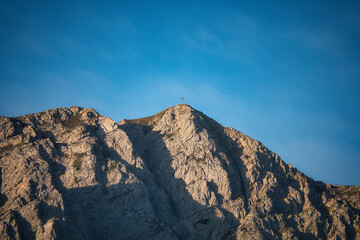 Blick auf ein Bergmassiv in den südtiroler Dolomiten