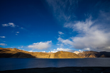 Obraz premium Pangong Lake in the Himalayas, a turquoise lake of Leh, Ladakh in India.