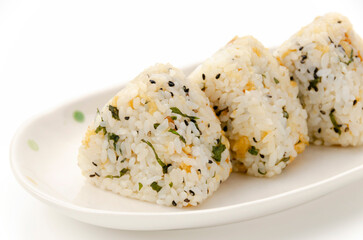 揚げ玉と大葉のおむすび