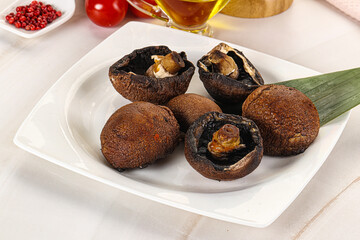 Baked brown champignons with spices