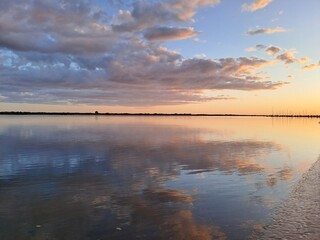 Cielo al atardecer en el mar