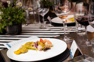 served table in restaurant