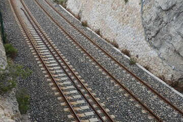 Obraz premium Voie ferrée de la côte bleue et vue sur les calanques