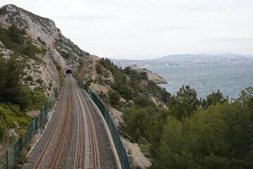 Voie ferrée de la côte bleue et vue sur les calanques