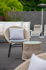 リゾートホテルのウッドデッキ　チェア　ソファ