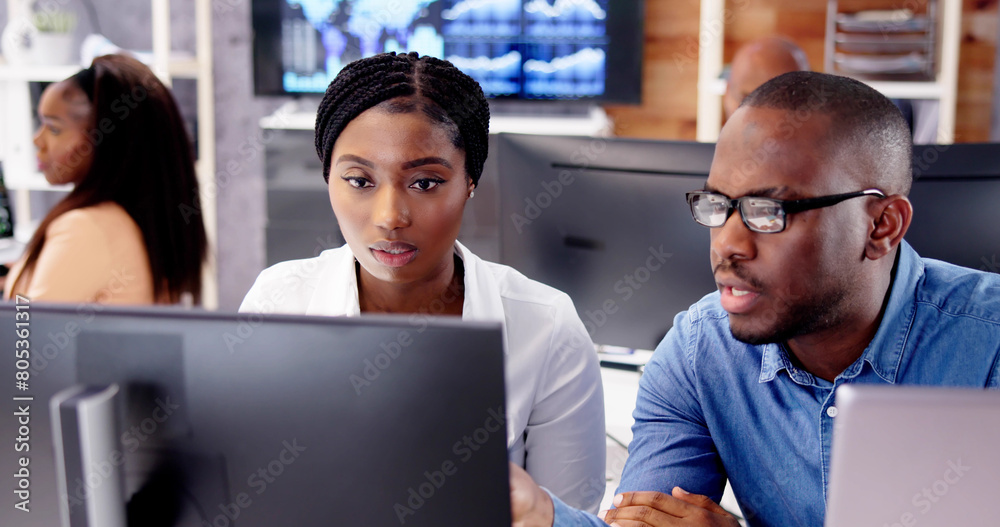 Aufkleber african financial data analysts using dashboard on screens