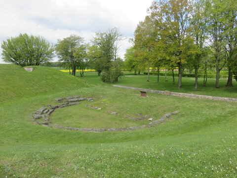 Sanctuaire et ruines gallo-romaines de Champlieu, site antique, Oise, For&ecirc;t de Compi&egrave;gne, Hauts-de-France, France, 