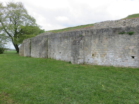 Sanctuaire et ruines gallo-romaines de Champlieu, site antique, Oise, For&ecirc;t de Compi&egrave;gne, Hauts-de-France, France, 