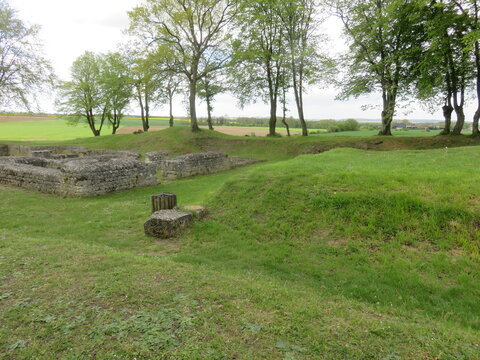 Sanctuaire et ruines gallo-romaines de Champlieu, site antique, Oise, For&ecirc;t de Compi&egrave;gne, Hauts-de-France, France, 