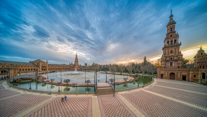 Fototapeta premium Stunning Twilight Scene at Historic Plaza de España with Reflective Waters, Seville, Spain