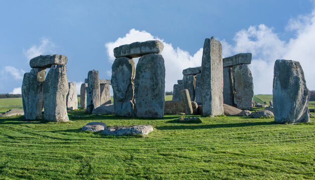 Tourist destinations Stonehenge Prehistoric Monument, UNESCO World Heritage Site, near Amesbury, Wiltshire, England, United Kingdom, Europe