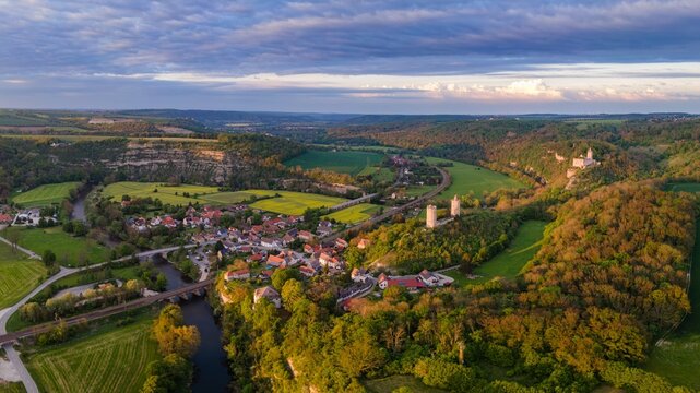 Weinregion Saale-Unstrut: Luftbild Burg Saaleck und Rudelsburg bei Bad K&ouml;sen/Naumburg (Burgenlandkreis)