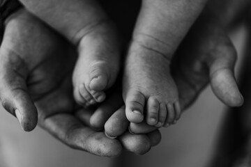 Fototapeta premium Father and son showing hands and feet of a new born