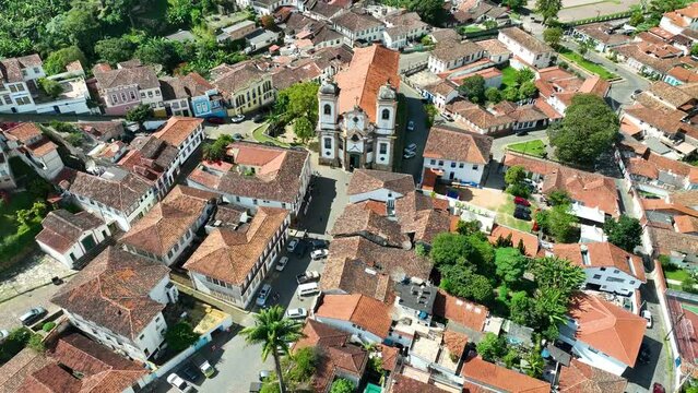 Explore the grand Basilica Nossa Senhora do Pilar in the city of Ouro Preto in Minas Gerais, Brazil, in this stunning drone video. Discover its architectural and historical beauty on a fascinating fl