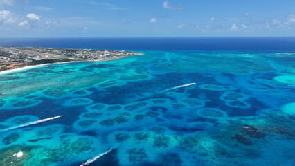 Obraz premium San Andres Bay At San Andres In Caribbean Island Colombia. Tropical Scenery. Cityscape Landscape. San Andres At Caribbean Island Colombia. Tourism Background. Downtown Island.