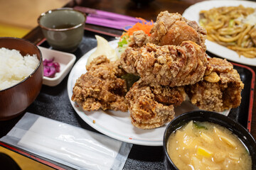 日本の岡山県美咲町のとても美味しい唐揚げ定食