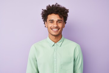 Obraz premium A man with a green shirt and a smile on his face